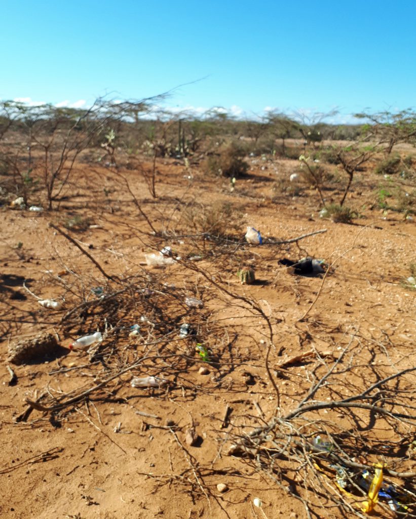 In der Wüste in La Guajira gibt es viel Müll
