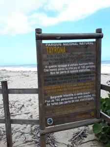 Schwimmen verboten - nicht überall im Tayrona Nationalpark darf man ins Meer