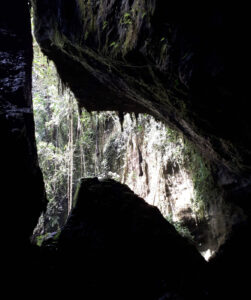 Wandloch in der Cueva del Esplendor