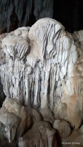 Zerlaufener Stalagmit Caverna de Santo Tomas